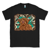 Black highland cow western background Classic Tee - RanaPortraitStore