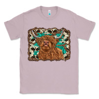 Lilac highland cow western background Classic Tee - RanaPortraitStore