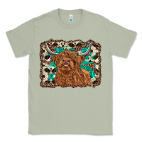Matcha highland cow western background Classic Tee - RanaPortraitStore