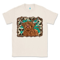 Natural highland cow western background Classic Tee - RanaPortraitStore