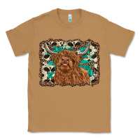 Toasted Coconut highland cow western background Classic Tee - RanaPortraitStore