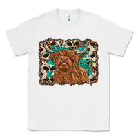 White highland cow western background Classic Tee - RanaPortraitStore
