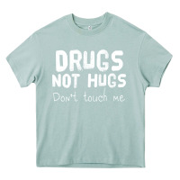 Arona drugs not hugs Heavy Core Tee - linhVisuals