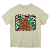 Mossy highland cow western background Heavy Core Tee - RanaPortraitStore