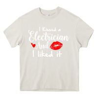 Cream i kissed an electrician and i liked it for girlfriend wife pullover ho Heavy Core Tee - linhVisuals