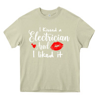 Mossy i kissed an electrician and i liked it for girlfriend wife pullover ho Heavy Core Tee - linhVisuals
