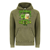 Vintage Olive everybody in the pub getting tipsy artiststas Vintage Hoodie - Artiststas