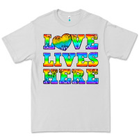 Dove Grey Western Love Lives Here Premium Tee - BundleAndBundleShop