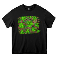 Black st patrick's day shamrock and leopard distressed background Heavy Core Tee - RanaPortraitStore