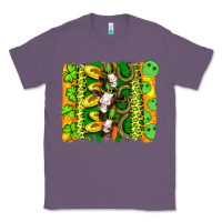 Lavender st patricks cow and coin wıth clovers and leopard brushstrokes Classic Tee - Artiststas