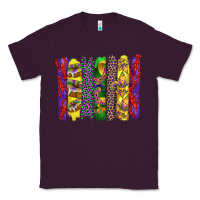 Plum mardi gras crawfish cake and mask with leopar and fleur de lis brushst Classic Tee - Artiststas