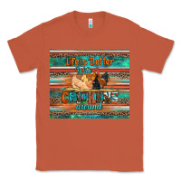 Copper life is better with chickens around chicken coop Classic Tee - Artiststas