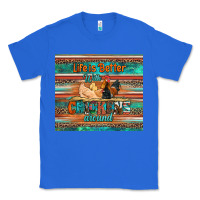 True Royal life is better with chickens around chicken coop Classic Tee - Artiststas