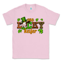 Bubblegum Pink st patricks one lucky heifer baby cow Classic Tee - Artiststas