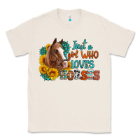 Natural just a girl who loves horses Classic Tee - Artiststas