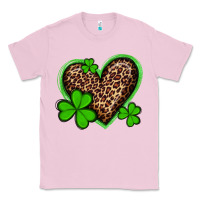 Bubblegum Pink st patricks day leopard heart with shamrocks Classic Tee - Artiststas