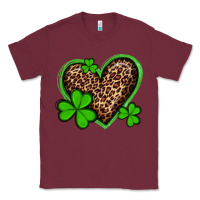 Burgundy st patricks day leopard heart with shamrocks Classic Tee - Artiststas