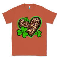 Copper st patricks day leopard heart with shamrocks Classic Tee - Artiststas