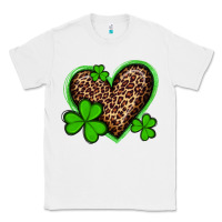 White st patricks day leopard heart with shamrocks Classic Tee - Artiststas