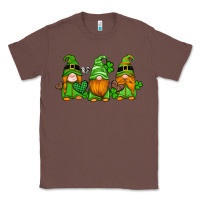Chestnut st patricks day gnomes with western hearts and shamrocks Classic Tee - Artiststas