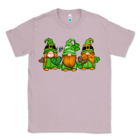 Lilac st patricks day gnomes with western hearts and shamrocks Classic Tee - Artiststas