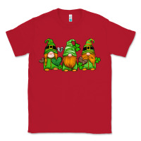 Red st patricks day gnomes with western hearts and shamrocks Classic Tee - Artiststas