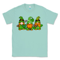 Seafoam st patricks day gnomes with western hearts and shamrocks Classic Tee - Artiststas