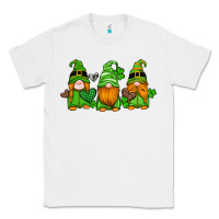 White st patricks day gnomes with western hearts and shamrocks Classic Tee - Artiststas
