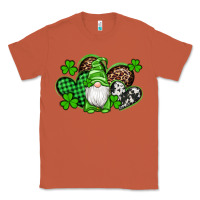 Copper st patricks day gnome with western hearts Classic Tee - Artiststas