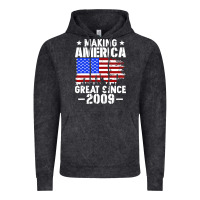 Vintage Black vintage making america great since 2009 Vintage Hoodie - artisFamous