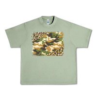 Oil Green leopard camo pattern background Urban Heavy Tee - Jasminsmagicworld