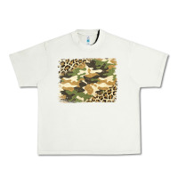 Pistachio leopard camo pattern background Urban Heavy Tee - Jasminsmagicworld