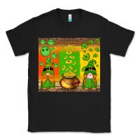 Black st patricks gnomes and coins with shamrock Classic Tee - Artiststas