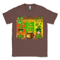 Chestnut st patricks gnomes and coins with shamrock Classic Tee - Artiststas