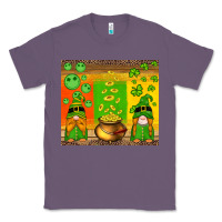 Lavender st patricks gnomes and coins with shamrock Classic Tee - Artiststas