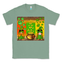 Sage st patricks gnomes and coins with shamrock Classic Tee - Artiststas